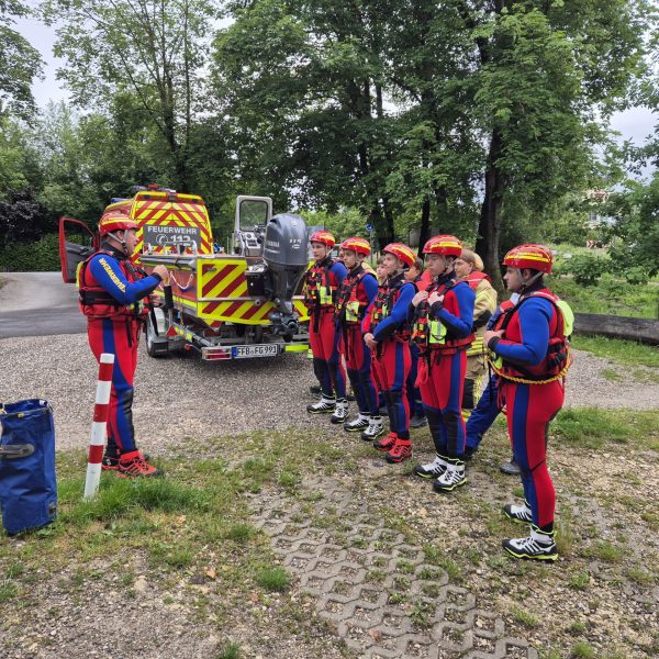 Jugendübung Wasserrettung/ Boot