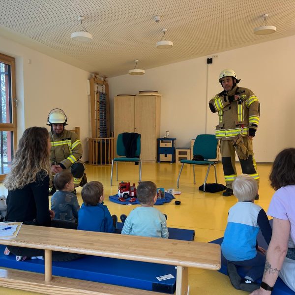 Brandschutzerziehung im Kindergarten am bundesweiten Vorlesetag Brandschutzerziehung im Kindergarten am bundesweiten Vorlesetag