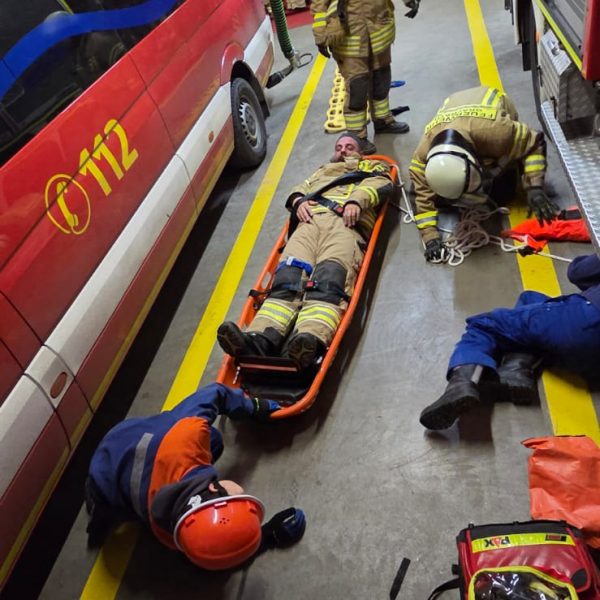 Jugendübung zum Thema Erste Hilfe und Bergung von Personen